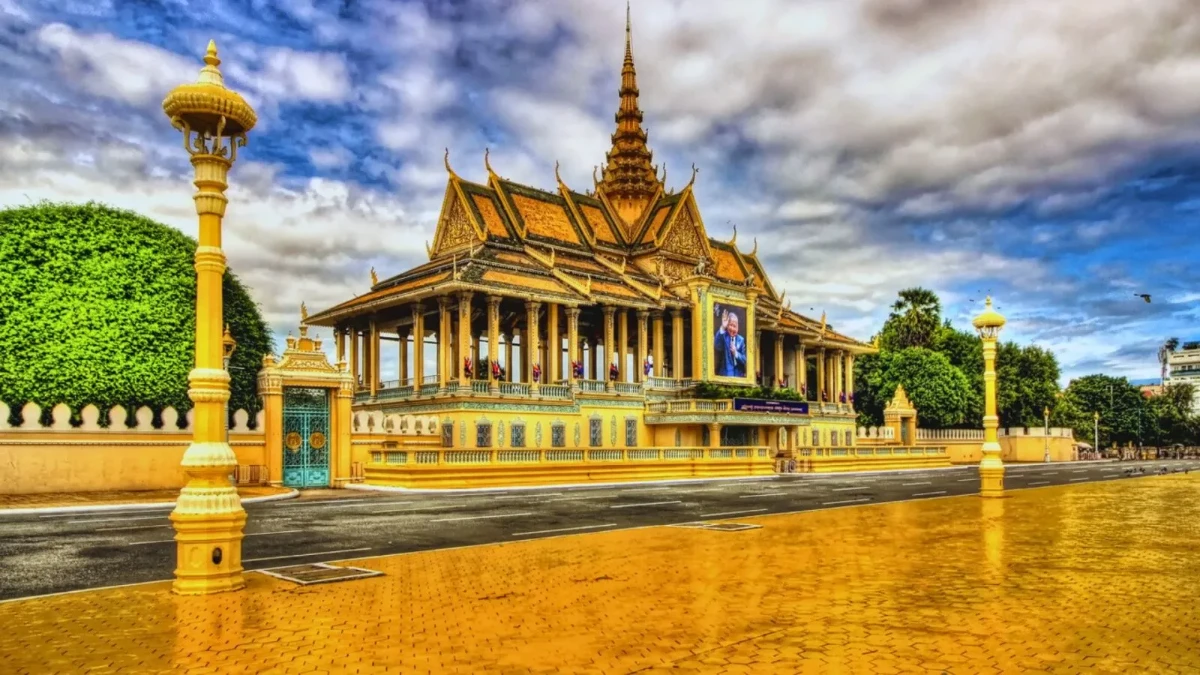 HO CHI MINH CITY-
ANGKOR WAT